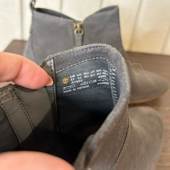 Timberland Carleton Suede Side Zip Ankle Boot, size 8.5. - Picture 3 of 7